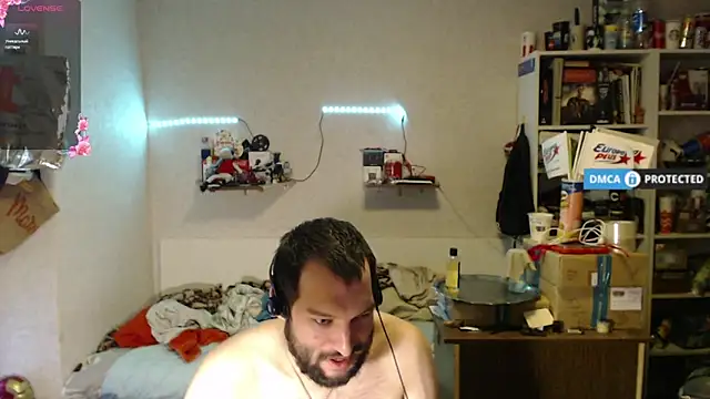 Snapshot of BISEXGOOD777 chatting on December 15, 3:09 pm BISEXGOOD777 online show from December 15, 3:09 pm