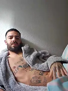 Snapshot of charlye_inkkkk chatting on December 15, 8:41 am charlye inkkkk online show from December 15, 8:41 am