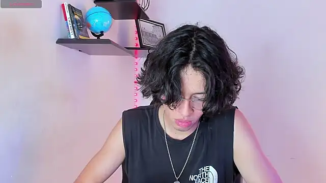 Snapshot of manu_vera chatting on October 2, 8:02 pm manu vera online show from October 2, 8:02 pm