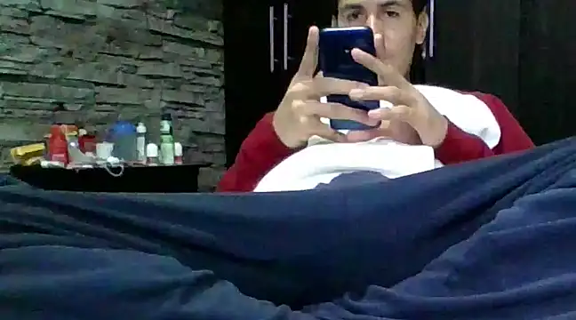 Snapshot of Sexylatin64 chatting on January 1, 9:52 pm Sexylatin64 online show from January 1, 9:52 pm
