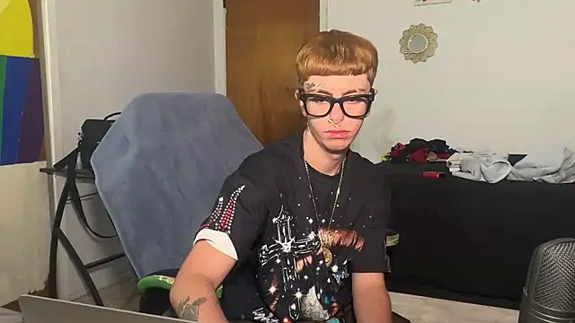 twentywithafelonyy online show from November 8, 10:40 am