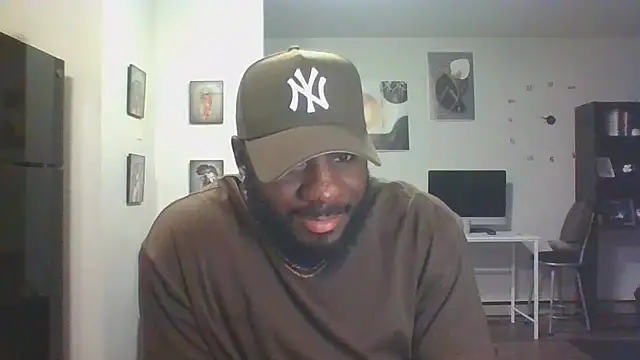 Snapshot of Stayinalive1992 chatting on October 14, 2:18 am Stayinalive1992 online show from October 14, 2:18 am