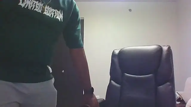 Stayinalive1992 online show from April 11, 3:24 am