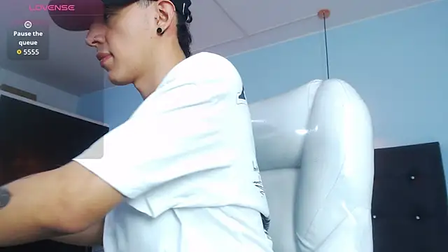 Lobo 17  online show from October 18, 3:44 am