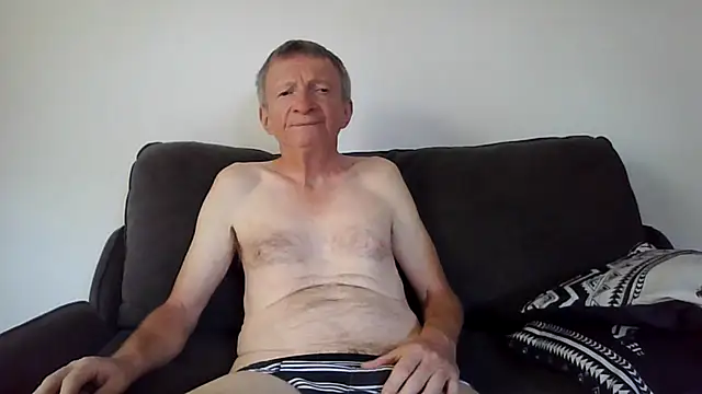 Snapshot of naturiste974 chatting on February 26, 8:59 am naturiste974 online show from February 26, 8:59 am
