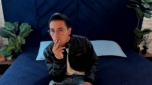 Snapshot of Andy_Joy_ chatting on October 8, 11:03 am Andy Joy online show from October 8, 11:03 am