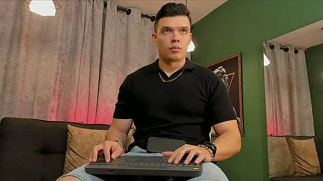 Snapshot of Jake_Tylerr_ chatting on October 9, 6:02 pm Jake Tylerr online show from October 9, 6:02 pm
