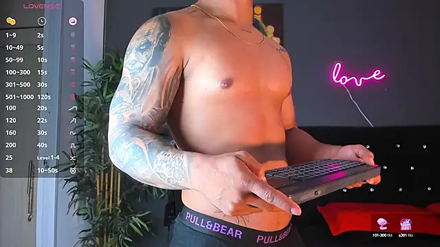 Snapshot of jordan_mayers02 chatting on January 10, 9:34 am jordan mayers02 online show from January 10, 9:34 am