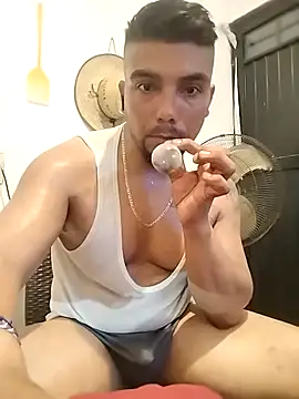 Snapshot of alfredyy55 chatting on October 5, 6:17 am alfredyy55 online show from October 5, 6:17 am