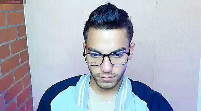 Snapshot of Leandro_valenzuela chatting on March 5, 4:24 pm Leandro valenzuela online show from March 5, 4:24 pm