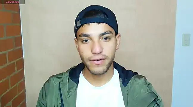 Snapshot of Leandro_valenzuela chatting on March 3, 2:42 pm Leandro valenzuela online show from March 3, 2:42 pm