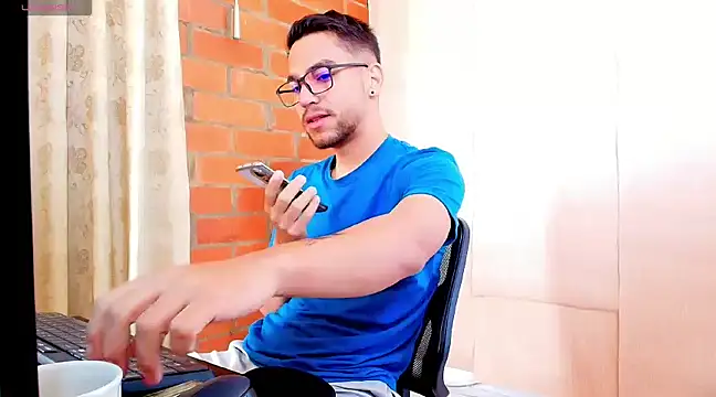 Snapshot of Leandro_valenzuela chatting on March 12, 2:56 pm Leandro valenzuela online show from March 12, 2:56 pm