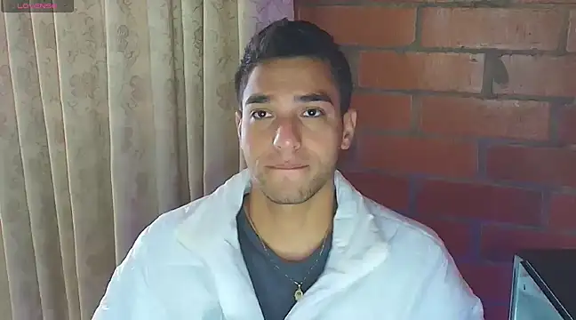 Snapshot of Leandro_valenzuela chatting on February 19, 1:39 pm Leandro valenzuela online show from February 19, 1:39 pm