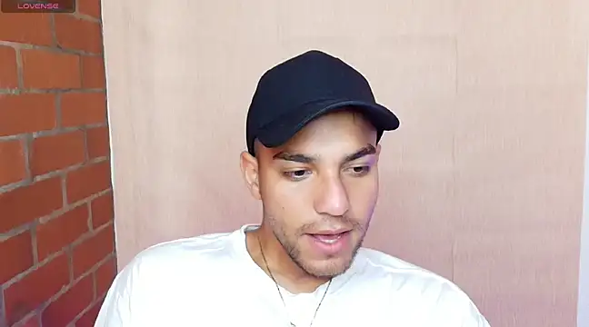 Snapshot of Leandro_valenzuela chatting on February 26, 1:30 pm Leandro valenzuela online show from February 26, 1:30 pm