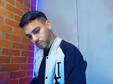 Leandro valenzuela online show from October 13, 11:11 pm