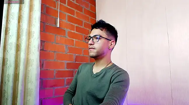 Snapshot of Leandro_valenzuela chatting on March 13, 3:39 pm Leandro valenzuela online show from March 13, 3:39 pm