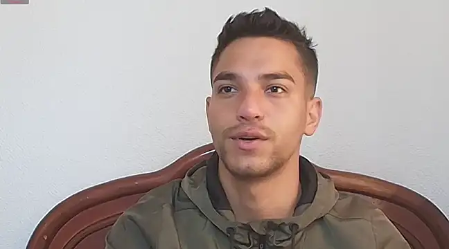 Snapshot of Leandro_valenzuela chatting on February 3, 2:55 pm Leandro valenzuela online show from February 3, 2:55 pm