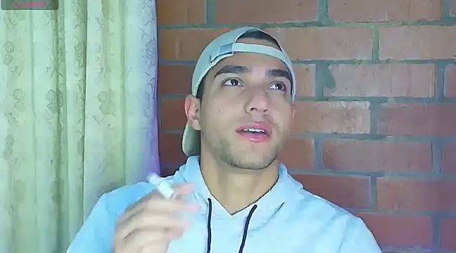 Snapshot of Leandro_valenzuela chatting on February 20, 4:18 am Leandro valenzuela online show from February 20, 4:18 am