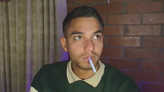 Snapshot of Leandro_valenzuela chatting on February 6, 2:44 am Leandro valenzuela online show from February 6, 2:44 am