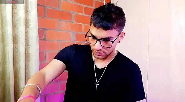 Snapshot of Leandro_valenzuela chatting on March 14, 9:00 pm Leandro valenzuela online show from March 14, 9:00 pm