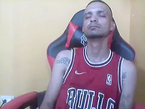 Snapshot of _Dmente_ chatting on October 18, 6:18 am  Dmente  online show from October 18, 6:18 am