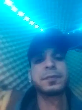 Snapshot of _Dmente_ chatting on March 18, 6:39 am Dmente online show from March 18, 6:39 am