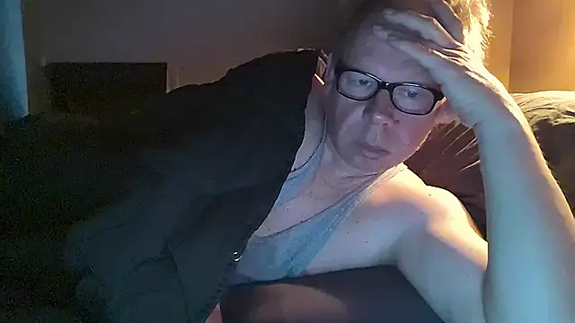 kinkyslet8 online show from April 12, 6:15 am