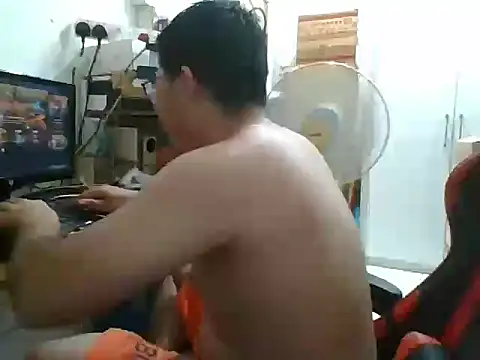 Snapshot of shyboymasturbation chatting on December 17, 12:11 pm shyboymasturbation online show from December 17, 12:11 pm