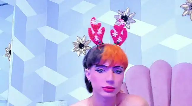 Snapshot of KylieMonnett chatting on December 5, 2:42 am KylieMonnett online show from December 5, 2:42 am