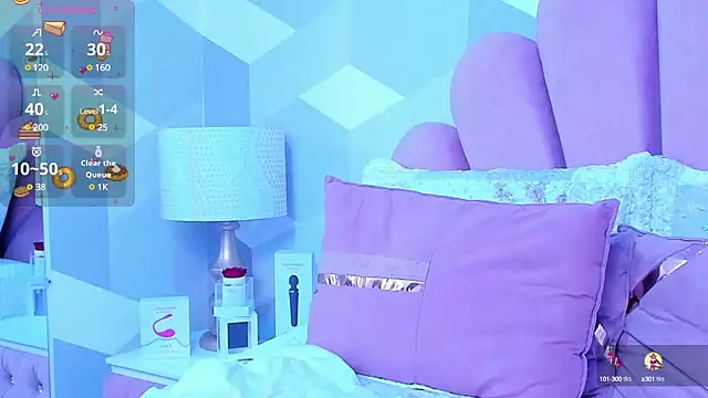 Snapshot of KylieMonnett chatting on December 13, 1:15 am KylieMonnett online show from December 13, 1:15 am