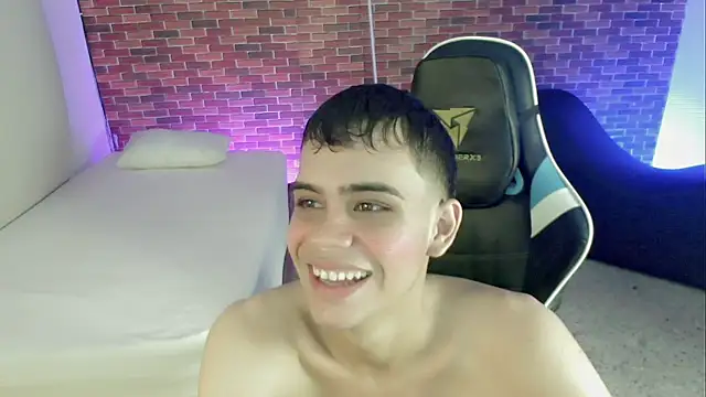 Snapshot of zacariasss_ chatting on September 10, 4:11 am zacariasss online show from September 10, 4:11 am