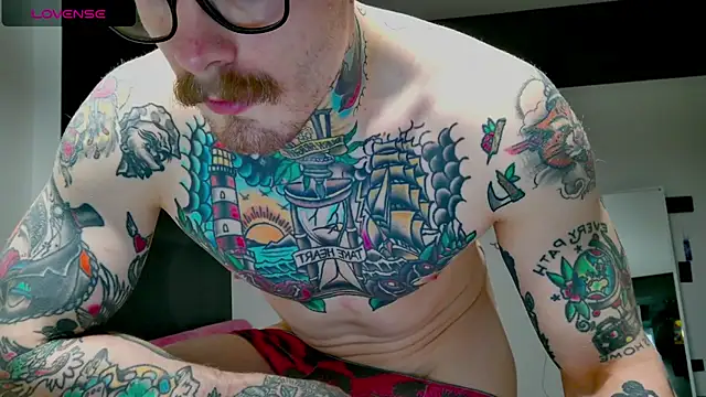 Snapshot of white_King9999 chatting on October 25, 12:29 pm white King9999 online show from October 25, 12:29 pm