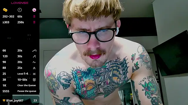 Snapshot of white_King9999 chatting on October 24, 2:46 am white King9999 online show from October 24, 2:46 am