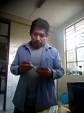 Snapshot of activo202 chatting on December 24, 5:55 pm activo202 online show from December 24, 5:55 pm