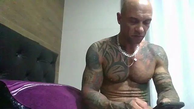 Arc8njoblack online show from April 28, 5:23 am