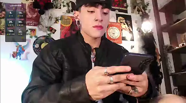 Snapshot of Mathew_stardust chatting on January 12, 2:14 am Mathew stardust online show from January 12, 2:14 am