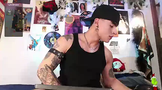 Snapshot of Mathew_stardust chatting on December 29, 1:34 am Mathew stardust online show from December 29, 1:34 am
