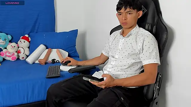 Tonny twink  online show from April 19, 1:49 am