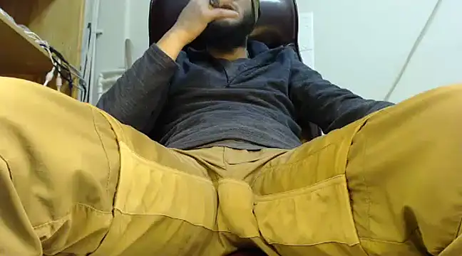 Snapshot of hardbigcock16 chatting on January 26, 9:29 am hardbigcock16 online show from January 26, 9:29 am