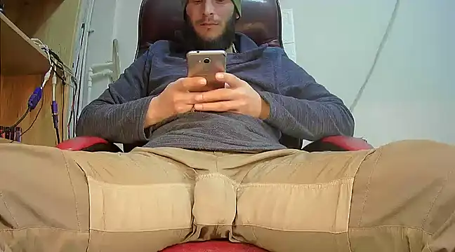 Snapshot of hardbigcock16 chatting on January 28, 12:43 pm hardbigcock16 online show from January 28, 12:43 pm