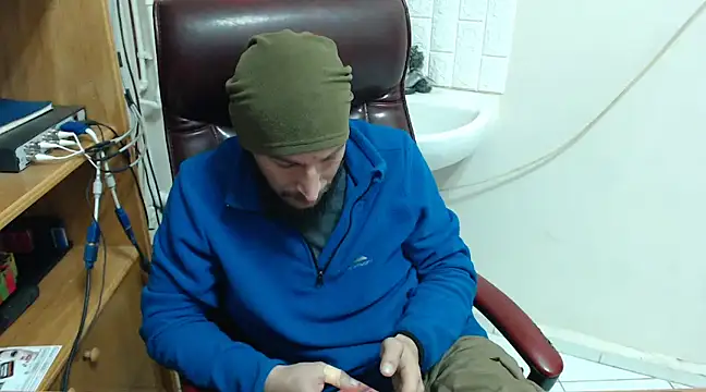 Snapshot of hardbigcock16 chatting on January 21, 9:50 am hardbigcock16 online show from January 21, 9:50 am