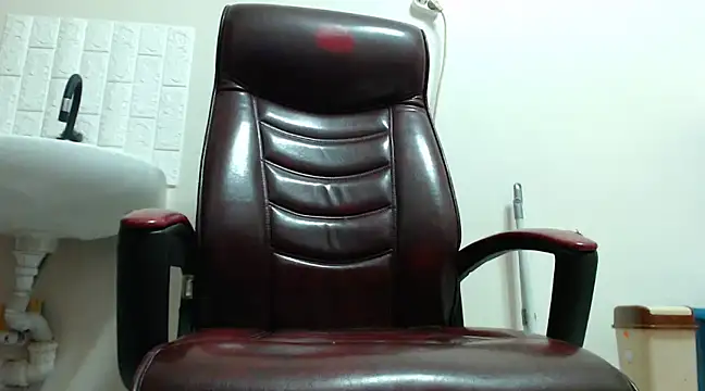Snapshot of hardbigcock16 chatting on December 21, 8:07 am hardbigcock16 online show from December 21, 8:07 am