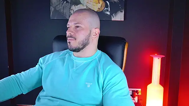 Snapshot of AngeloEric chatting on December 3, 7:41 am AngeloEric online show from December 3, 7:41 am