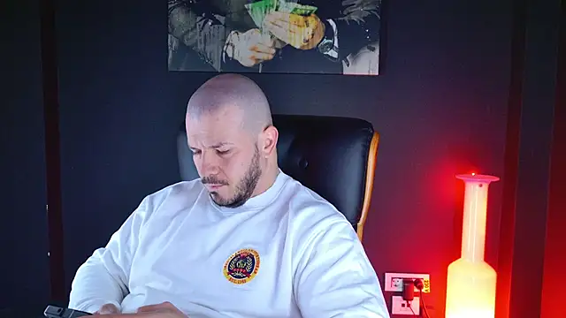 Snapshot of AngeloEric chatting on December 4, 5:16 am AngeloEric online show from December 4, 5:16 am