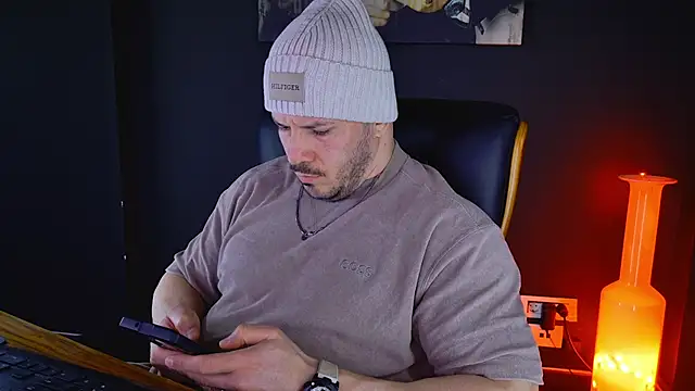 Snapshot of AngeloEric chatting on February 13, 10:34 am AngeloEric online show from February 13, 10:34 am
