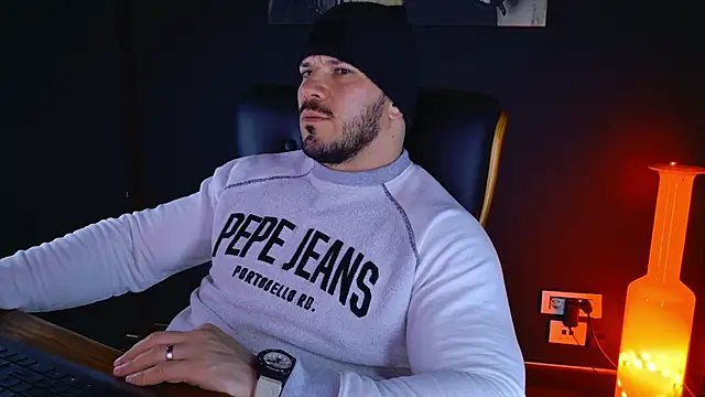 Snapshot of AngeloEric chatting on January 31, 3:22 pm AngeloEric online show from January 31, 3:22 pm