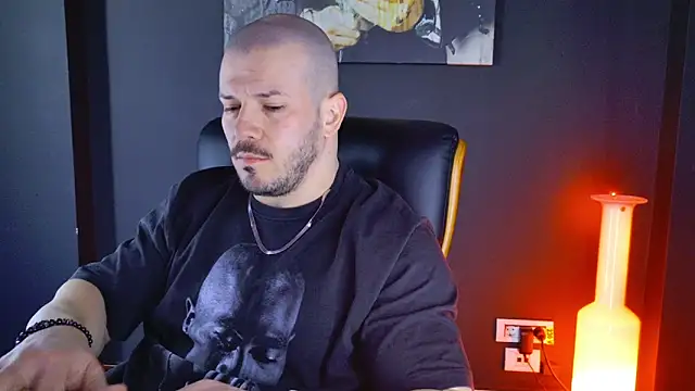 Snapshot of AngeloEric chatting on January 19, 11:12 am AngeloEric online show from January 19, 11:12 am