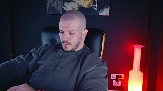 Snapshot of AngeloEric chatting on December 20, 2:05 pm AngeloEric online show from December 20, 2:05 pm