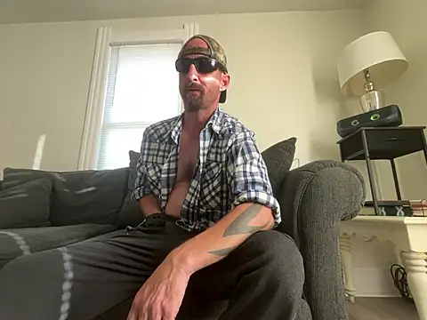 Snapshot of armdy371 chatting on October 5, 10:03 pm armdy371 online show from October 5, 10:03 pm