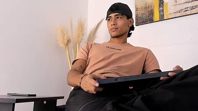 Snapshot of zander_2120 chatting on September 20, 2:06 pm zander 2120 online show from September 20, 2:06 pm